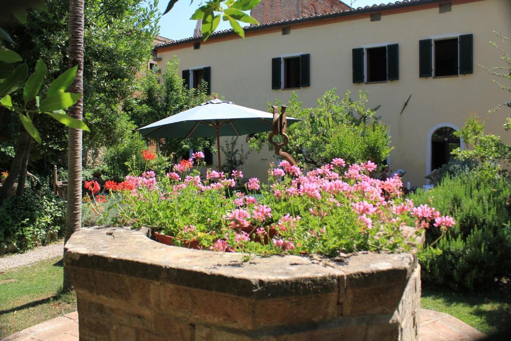 Il Giardino Segreto Hotel Пиенца Екстериор снимка