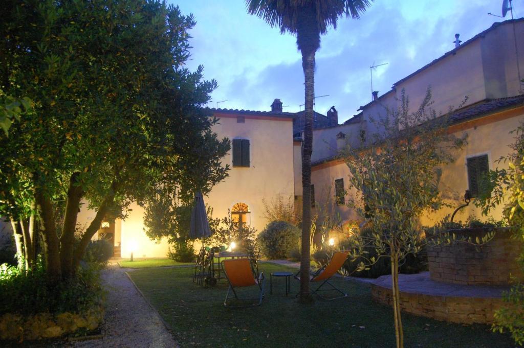 Il Giardino Segreto Hotel Пиенца Екстериор снимка